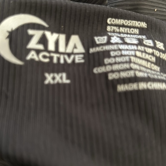 Lot 2 XXL Zyia Active Tanks Premium & Effortless Running Tanks Black White New - Picture 9 of 9